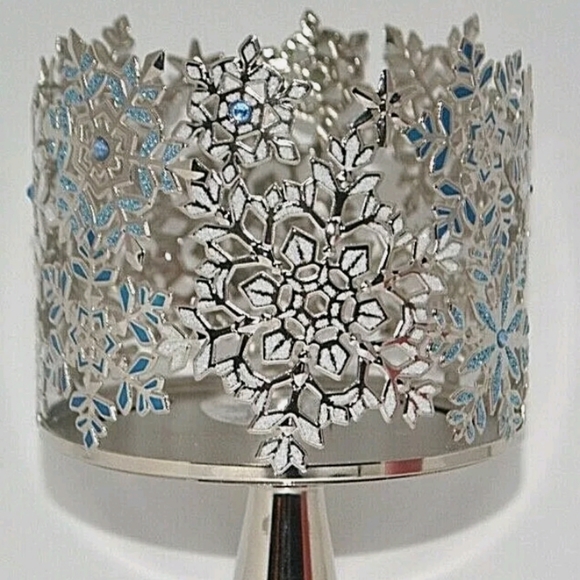 New BATH & BODY WORKS GLITTER SNOWFLAKES LARGE 3 WICK PEDESTAL CANDLE HOLDER